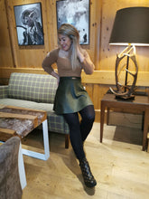 Lade das Bild in den Galerie-Viewer, Rock "Saphirschatz"