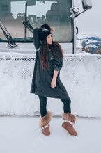 Lade das Bild in den Galerie-Viewer, MERINO OVERSIZE KLEID