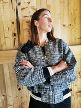 Lade das Bild in den Galerie-Viewer, Bomberjacke &quot;CHIC TWID&quot;
