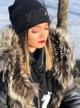 Lade das Bild in den Galerie-Viewer, CASHMERE HAUBE MIT KLITZERSTEINEN
